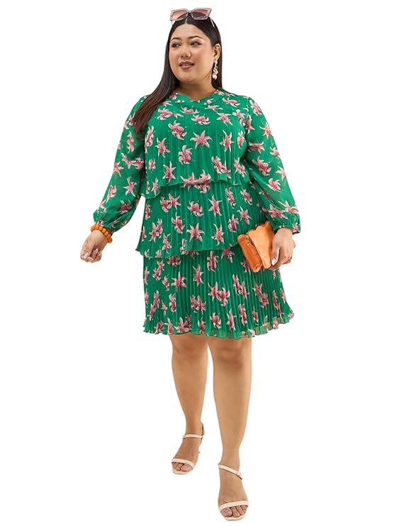 Looking for stylish plus size dress clothes? This dress shines.